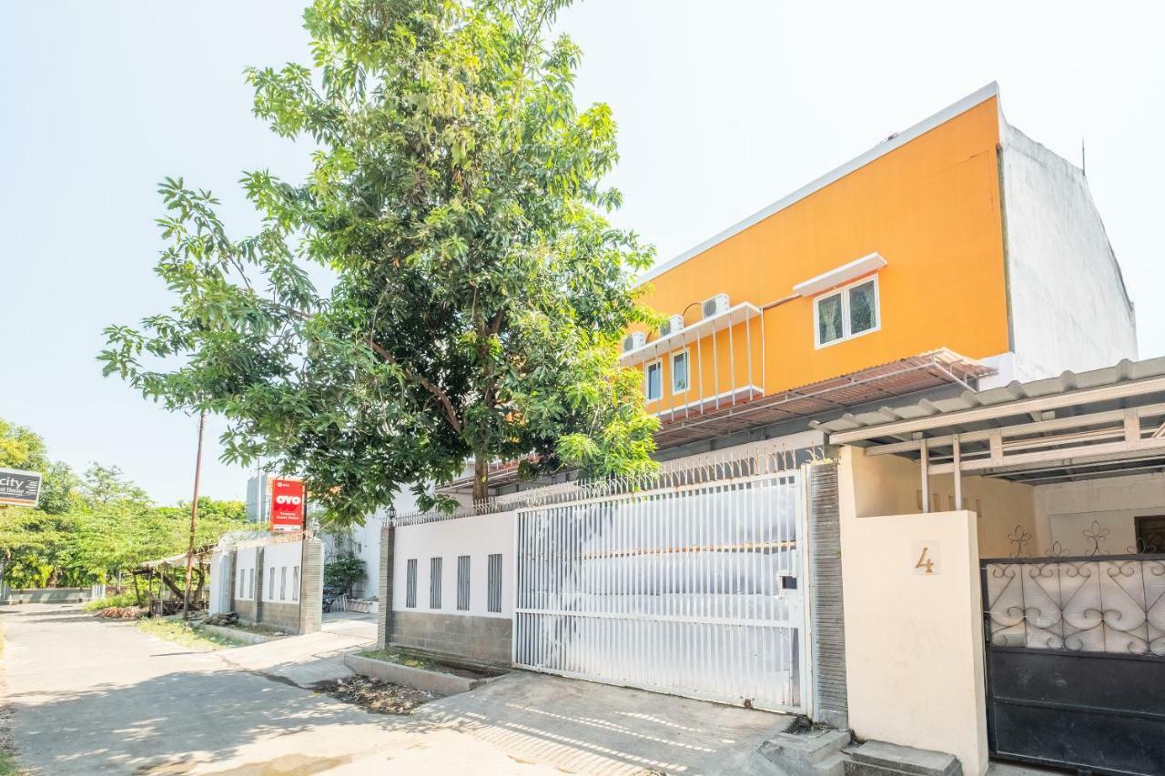 Oyo 863 Tenacity Guest House Syariah Cirebon Luaran gambar