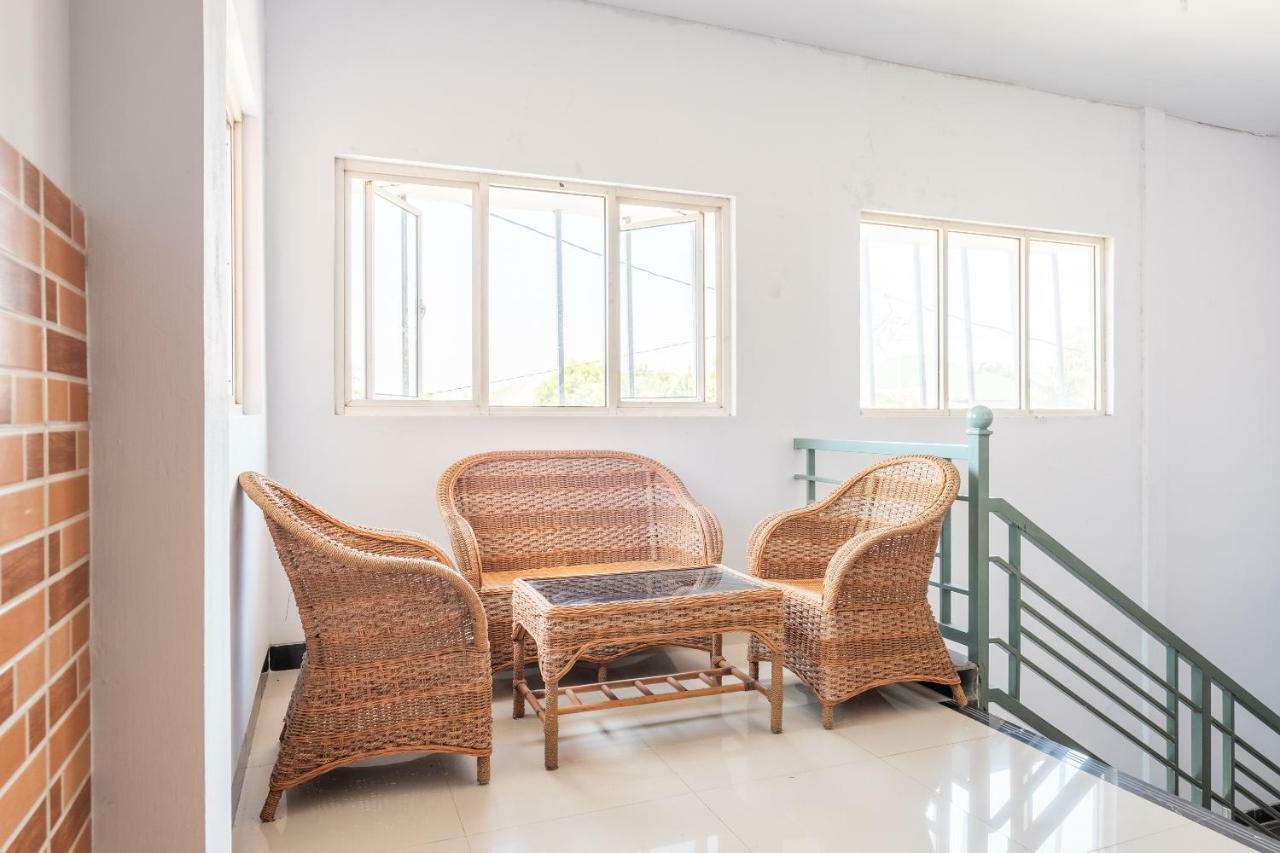 Oyo 863 Tenacity Guest House Syariah Cirebon Luaran gambar