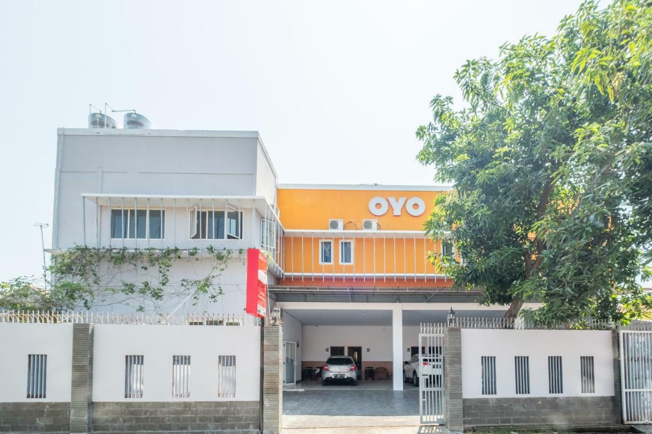 Oyo 863 Tenacity Guest House Syariah Cirebon Luaran gambar
