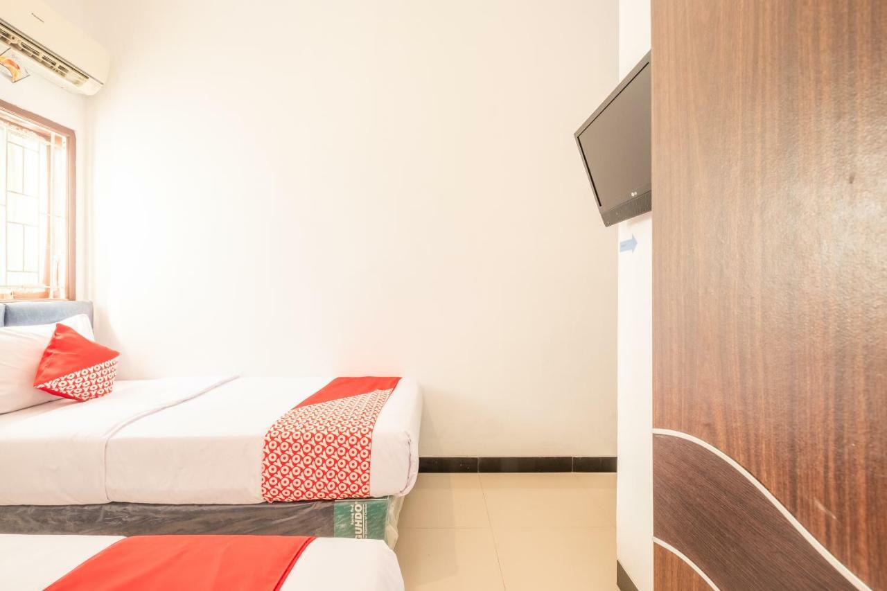 Oyo 863 Tenacity Guest House Syariah Cirebon Luaran gambar