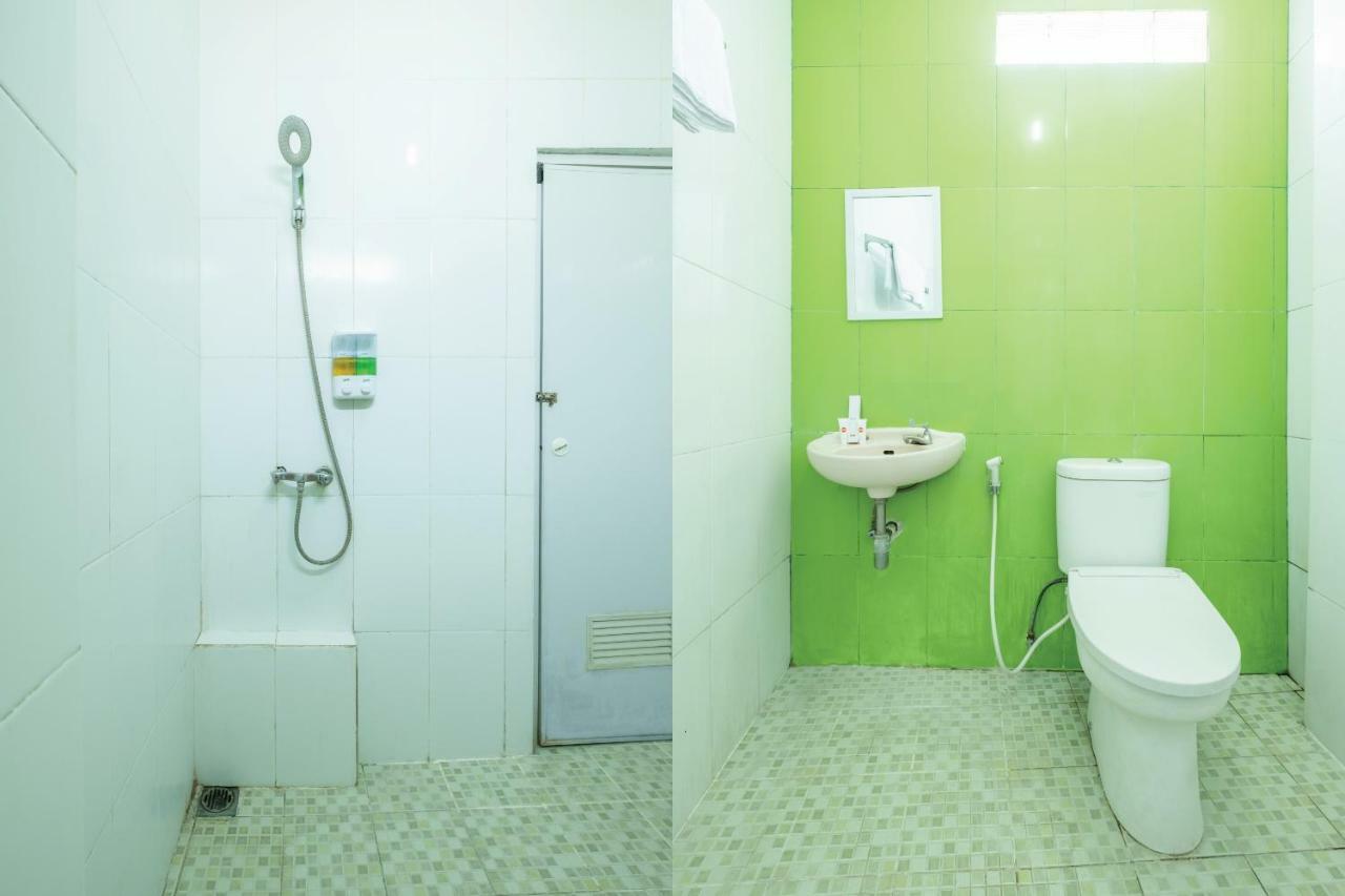 Oyo 863 Tenacity Guest House Syariah Cirebon Luaran gambar