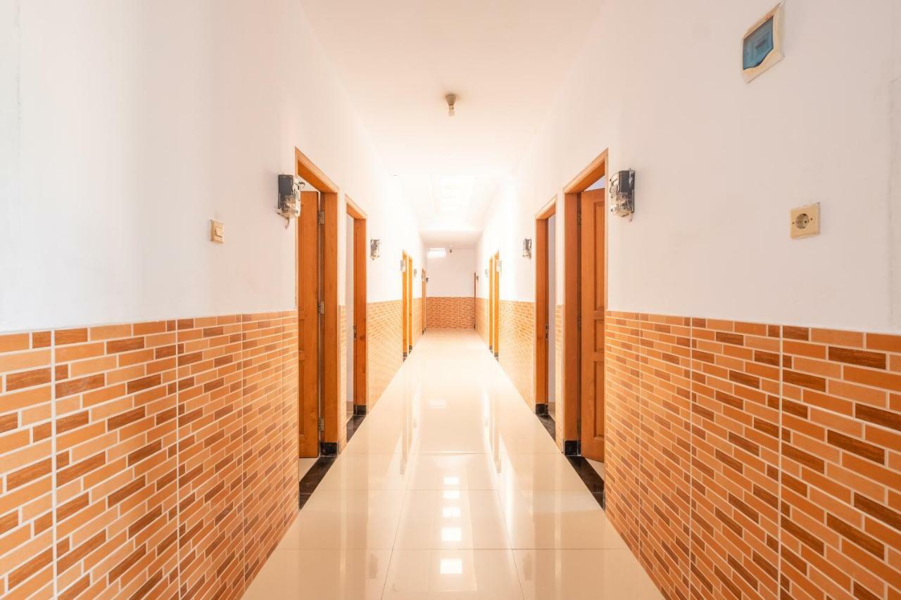 Oyo 863 Tenacity Guest House Syariah Cirebon Luaran gambar