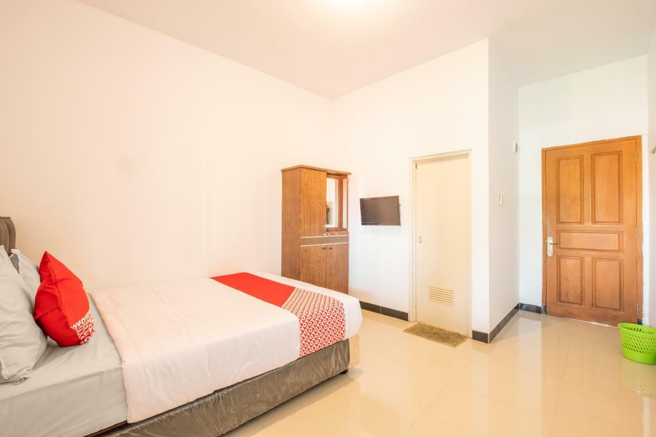 Oyo 863 Tenacity Guest House Syariah Cirebon Luaran gambar